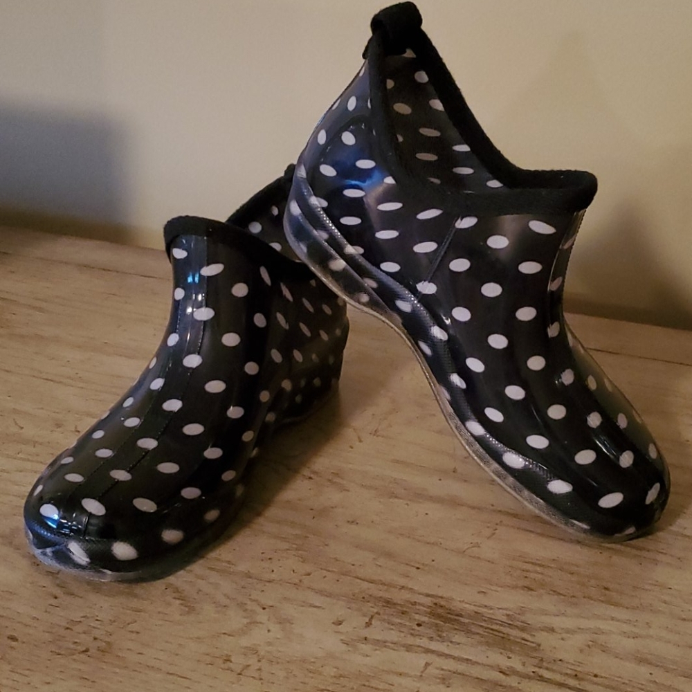 Shoes - Picture 2 of 6
